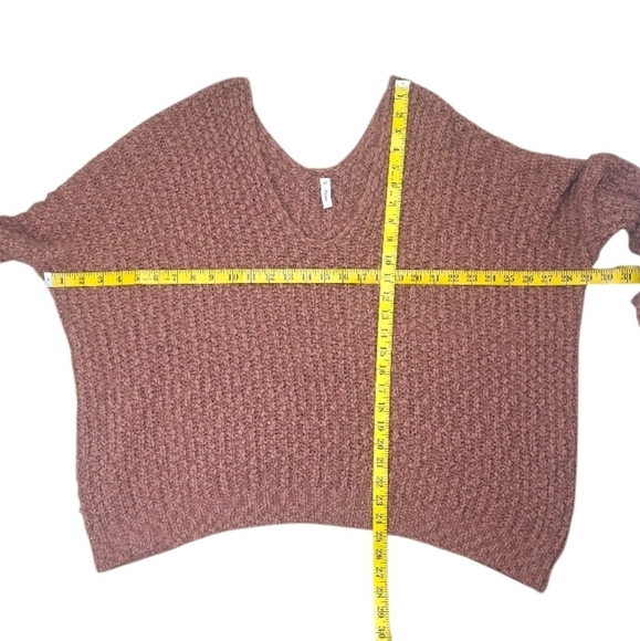 Oversized Knit Off Shoulder Sweater Size M/L - Picture 6 of 8